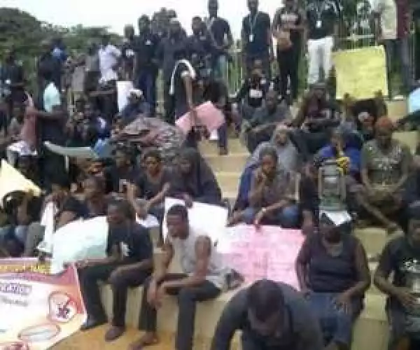 Photos: Protesters Block Lagos Assembly Over Abnormal Electricity Tariff